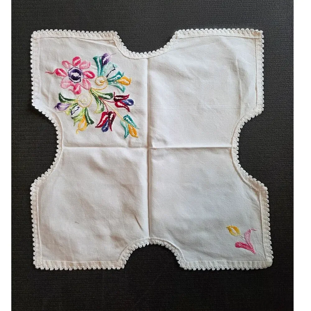 VTG Multicolored Embroidered Floral White Doily Breadbasket Liner Grannycore